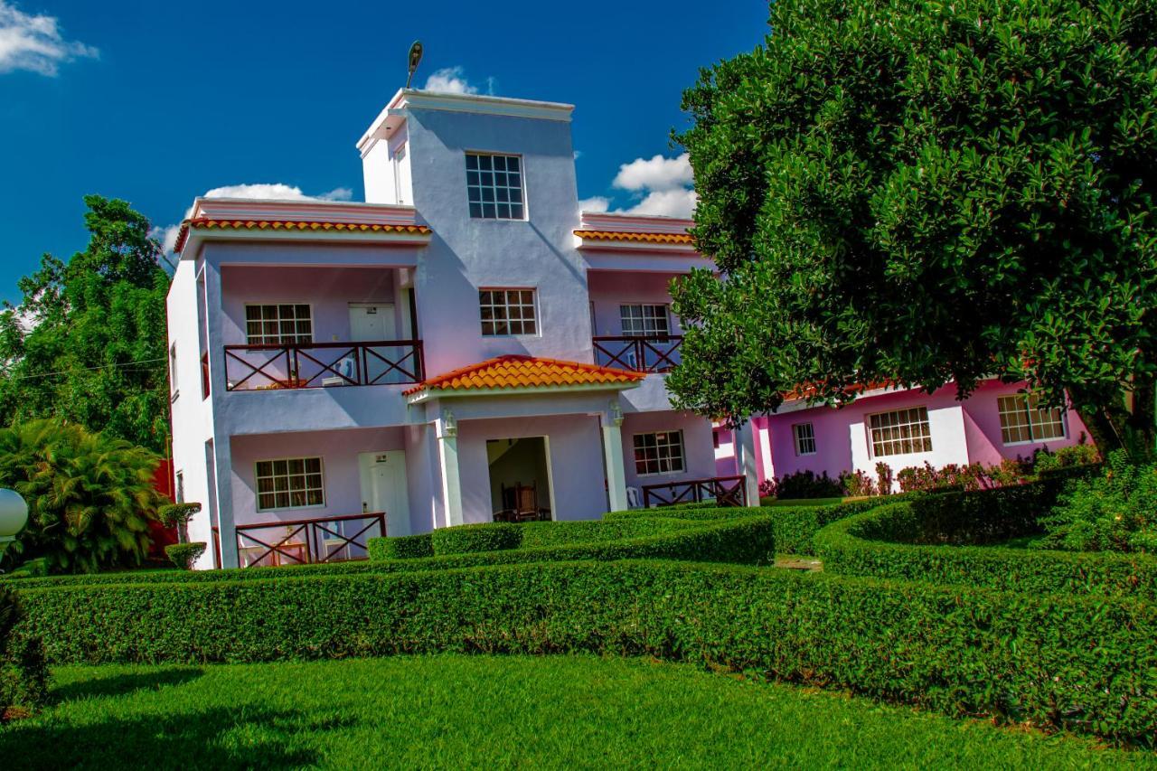 Rancho Guacamayos Hotel & Restaurantes Bonao Exterior foto